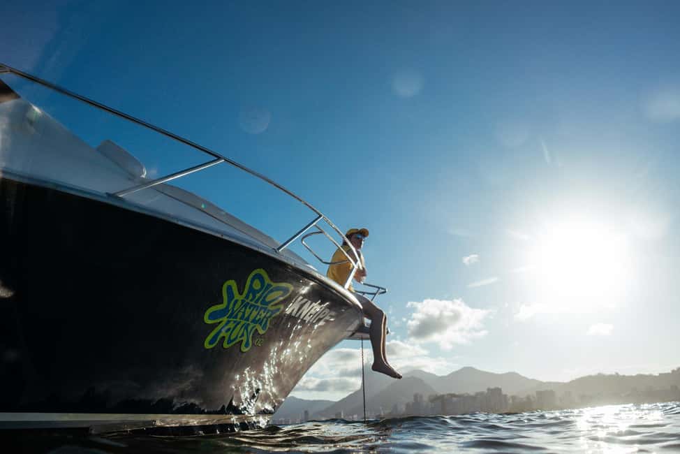 image n.16 of Glória: Sunset Speedboat Cruise with Drinks and Snacks activity in Rio de Janeiro, uploaded by supplier