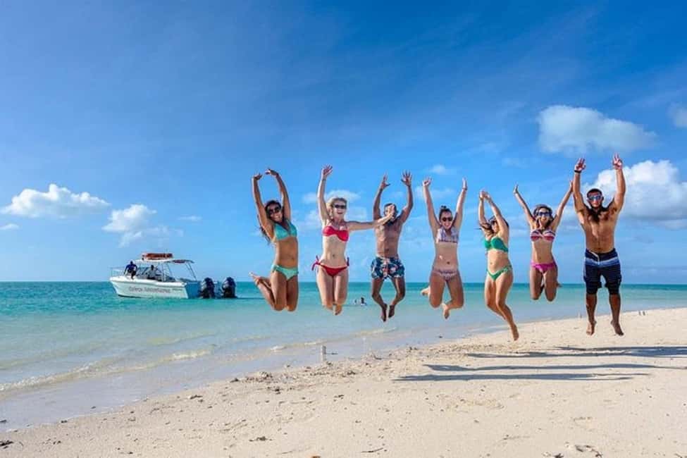 imagem n.4 de SAONA ISLAND: Barco Catamaran com Bar Aberto, Almoço e Mais... atividade em La Romana (Província), carregada pelo fornecedor