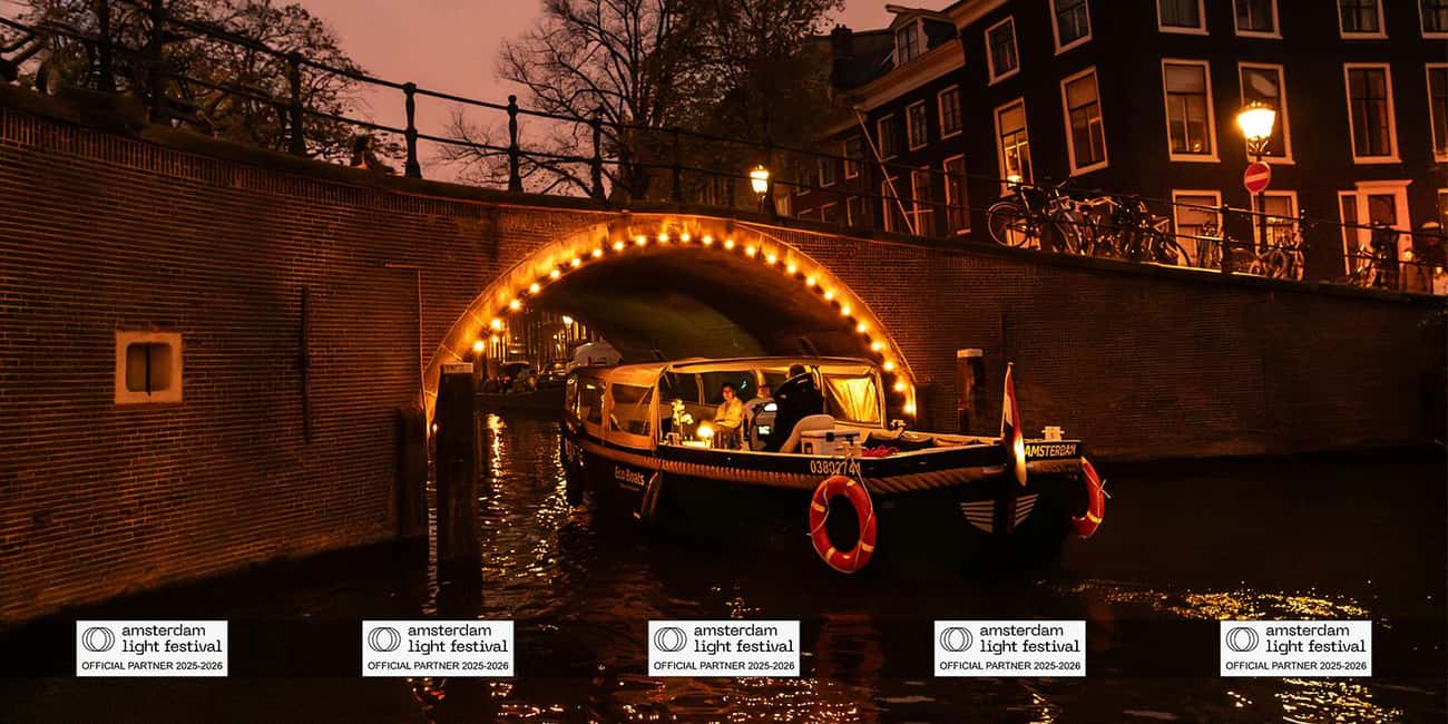 imagen n.º 4 de Crucero por el Festival de la Luz de Ámsterdam con bebidas calientes opcionales actividad en Ámsterdam, subida por el proveedor