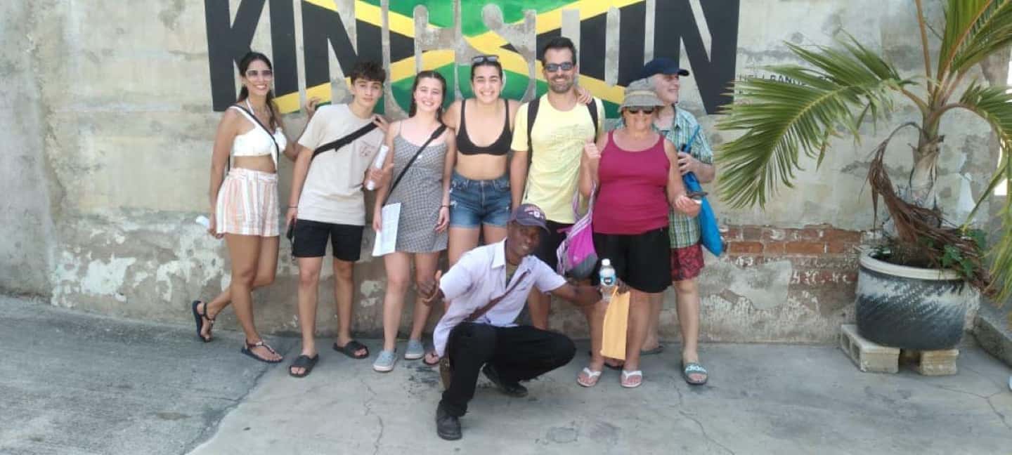 imagem n.4 de Kingston: Excursão a pé com exploração de murais atividade em Kingston, Jamaica, carregada pelo fornecedor