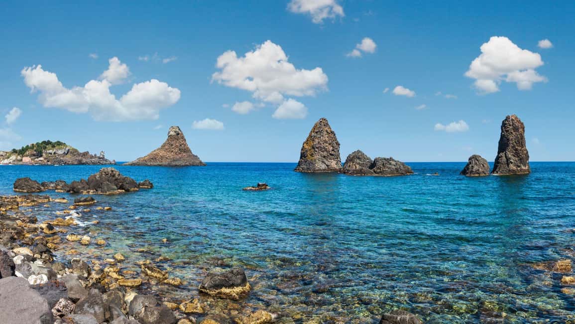 imagen n.º 6 de Catania: Excursión en barco con aperitivo, Prosecco y snorkel actividad en Catania, subida por el proveedor