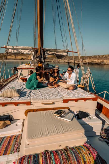 afbeelding n.2 van Corfu: Cruise bij zonsondergang op een traditioneel houten zeiljacht activiteit in West-Griekenland, geüpload door aanbieder