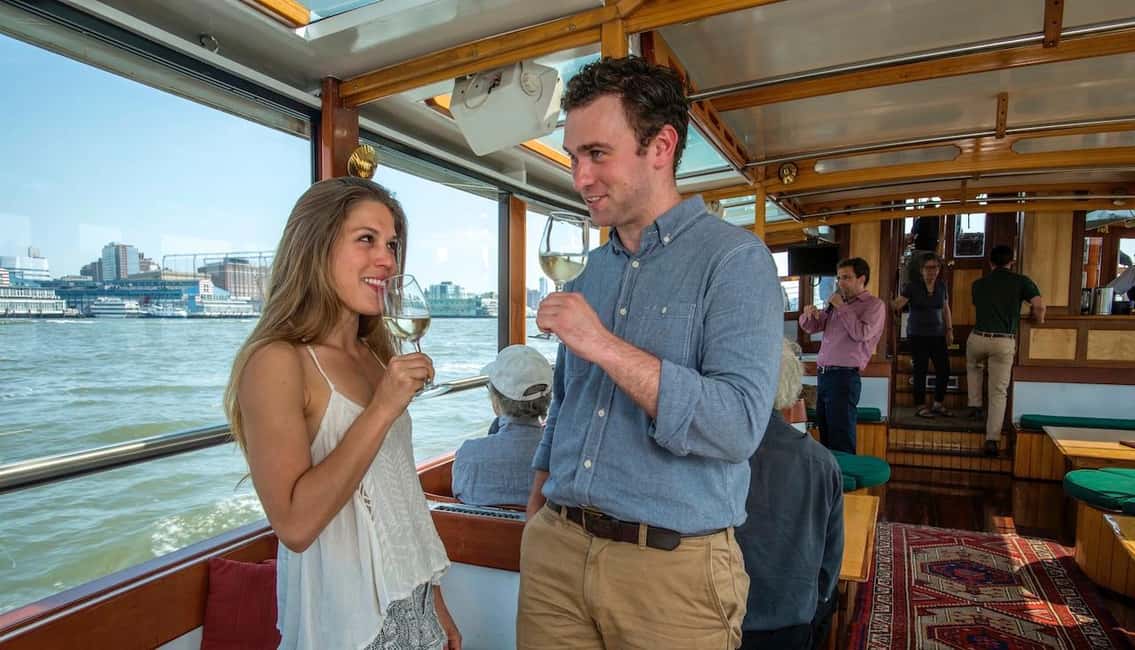image n.16 of Manhattan: Statue and Skyline Cruise Aboard a Luxury Yacht activity in New York City, uploaded by supplier