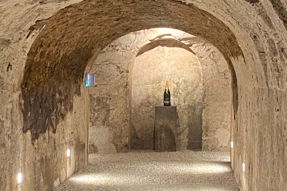 image n.5 of 3-Day Castles, Champagne & Chablis Wine tasting Private Tour activity in Chenonceaux, uploaded by supplier
