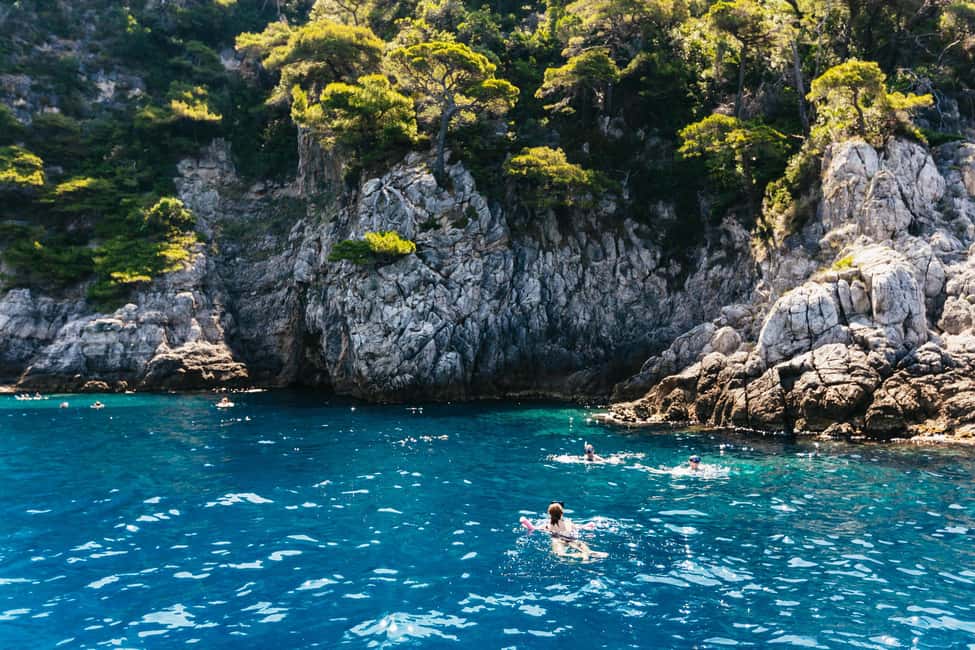 Immagine nº 5 di Dubrovnik: esplorazione in barca per piccoli gruppi della Grotta Azzurra e di Elafit attività a Dalmazia, caricata dal fornitore