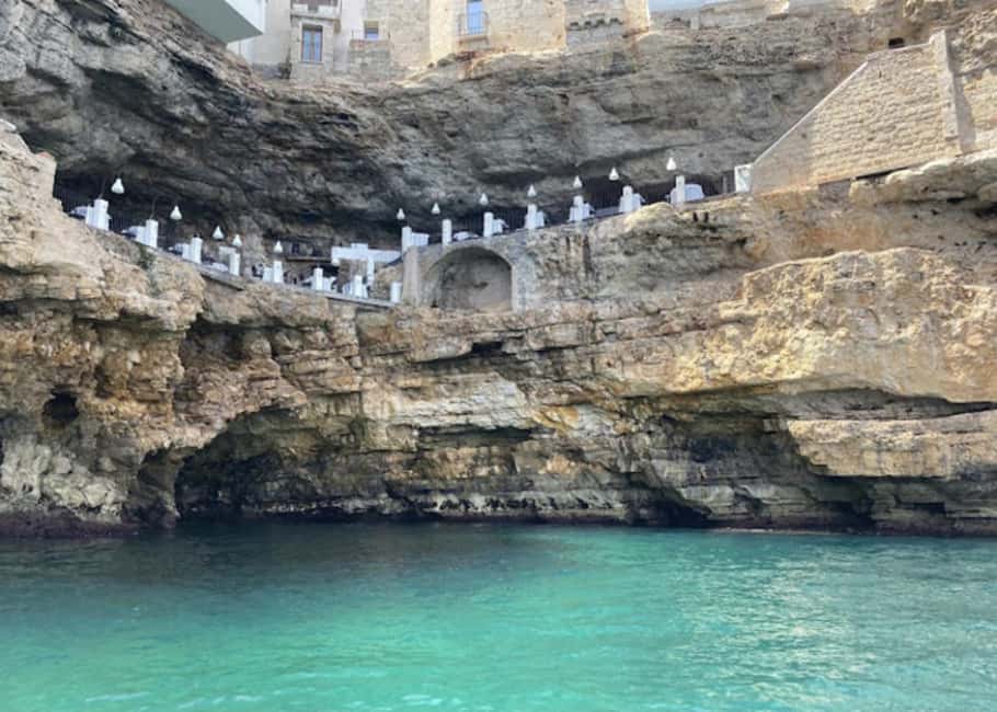 Image N°2 de Côte et grottes de Polignano : excursion en bateau, boissons, baignade, musique et divertissement. activité à Polignano a Mare, publiée par le prestataire