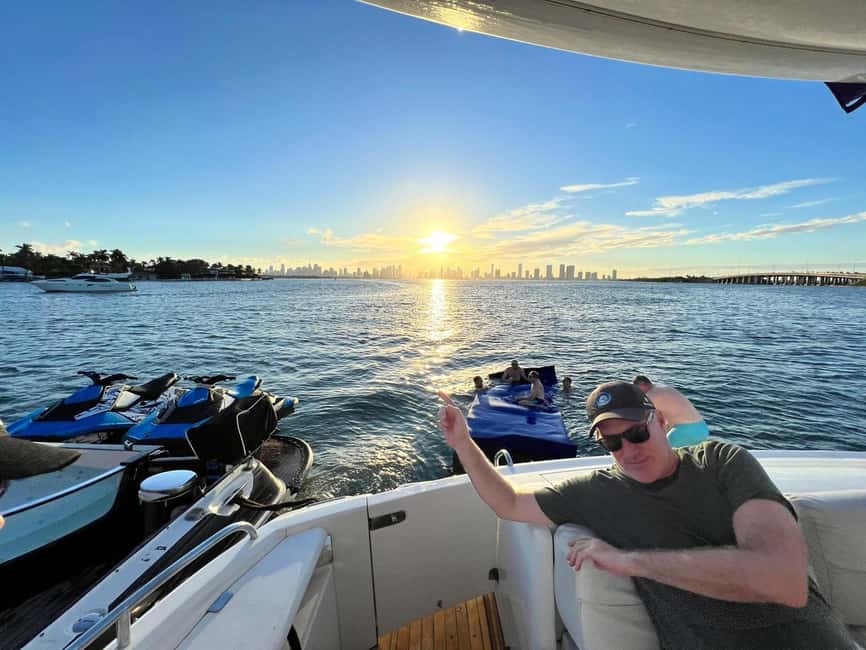 image n.10 of Miami: Private City Cruise of Miami Beach with French Guide activity in Miami, uploaded by supplier