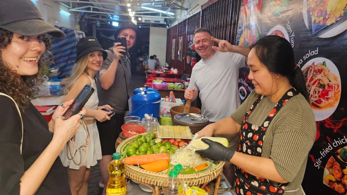 imagem n.17 de Bangkok Authentic Tasting Thai-Chinatown Walking Food Tour atividade em Bangkok, carregada pelo fornecedor