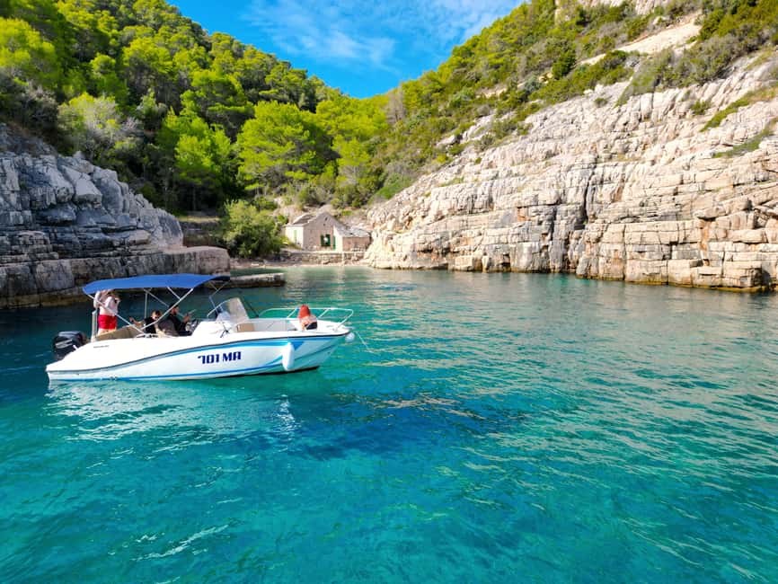 Bild Nr. 6 von Makarska: 3-Inseln Speedboat Tour mit Höhle und Blauer Lagune Aktivität in Dalmatien, hochgeladen vom Anbieter