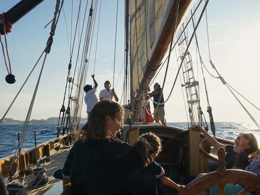 imagen n.º 1 de Marsella: Cóctel-Cena en Crucero al Atardecer en las Islas Frioul actividad en Marsella, subida por el proveedor