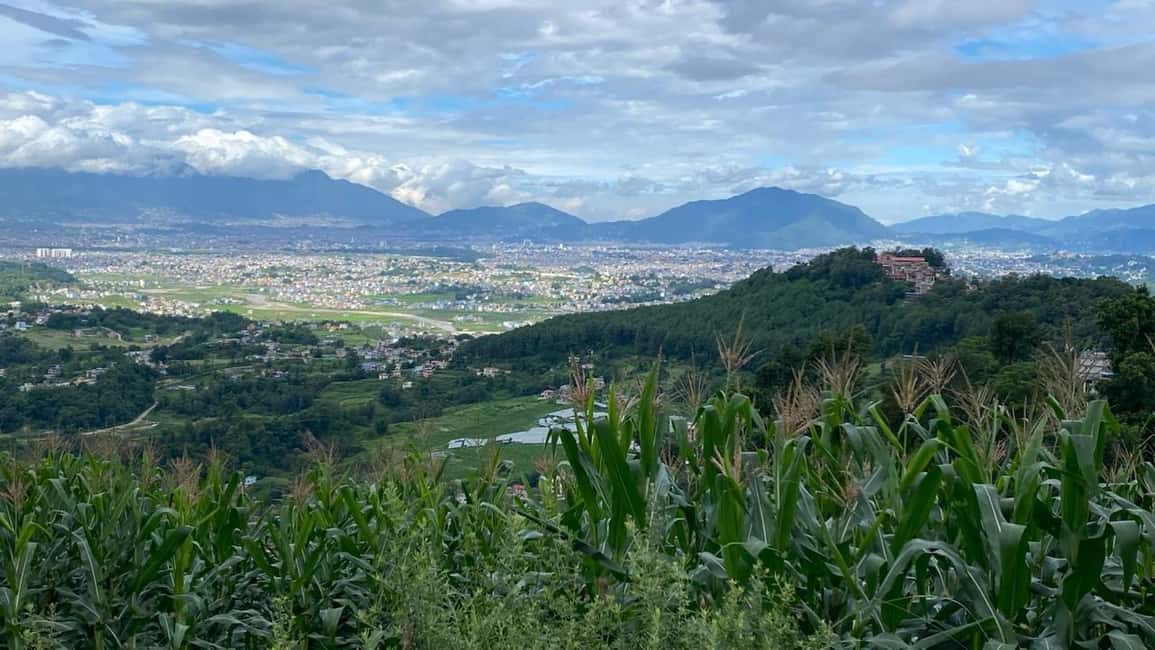 imagen n.º 9 de Desde Katmandú: Trekking por Nagarkot y Dhulikhel con Namobuddha. actividad en Bhaktapur, subida por el proveedor