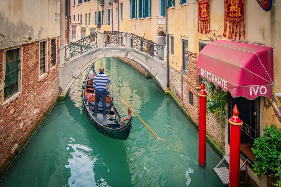 image n.5 of Venice: Romantic Gondola tour and Dinner for two activity in Venice, uploaded by supplier