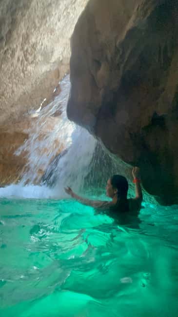 Immagine nº 39 di Muscat: escursione di un'intera giornata a Wadi Shab, grotta romantica e sinkhole attività a Regione al-Sharqiyya, caricata dal fornitore