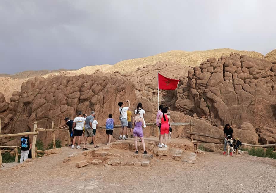 imagen n.º 7 de Desde Marrakech: tour de 5 días a Chefchaouen y el desierto de Merzouga actividad en Drâa-Tafilalet, subida por el proveedor