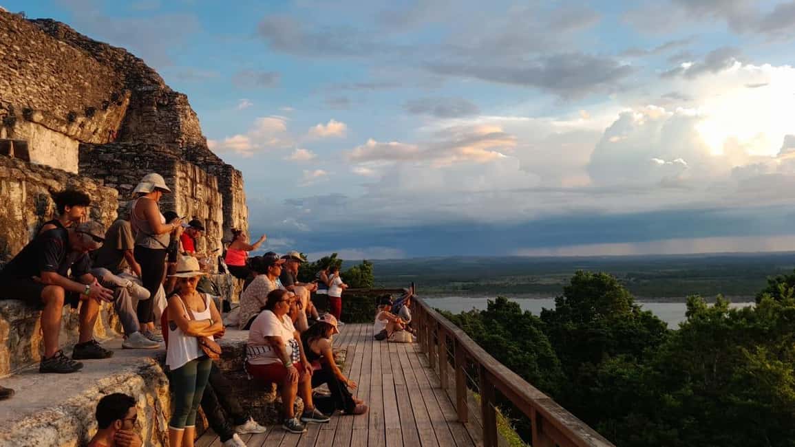afbeelding n.1 van Flores: Yaxha Gedeelde Zonsondergang Tour met Vervoer & Gids activiteit in Flores, Guatemala, geüpload door aanbieder