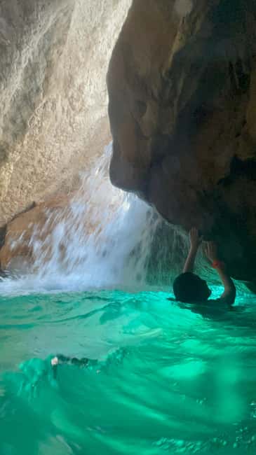 Immagine nº 38 di Muscat: escursione di un'intera giornata a Wadi Shab, grotta romantica e sinkhole attività a Regione al-Sharqiyya, caricata dal fornitore