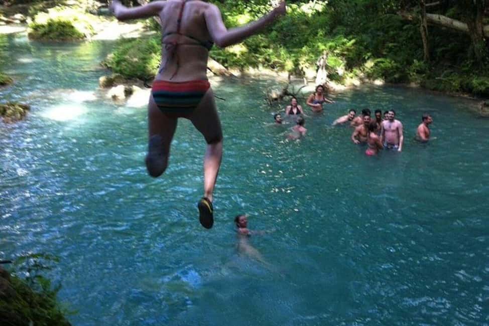 imagem n.10 de De Falmouth: Tour combinado de Blue Hole e River Tubing atividade em Clarendon, carregada pelo fornecedor