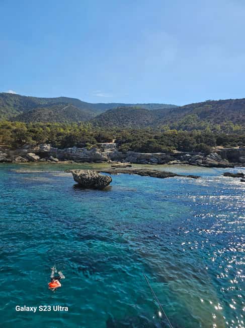 Image N°7 de Au départ de Paphos : visite du Lagon Bleu avec BBQ et prise en charge à l'hôtel activité à Geroskipou, publiée par le prestataire