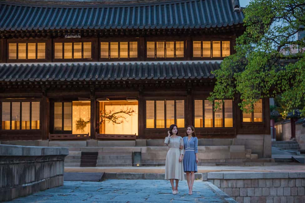 image n.8 of Seoul: Deoksugung Palace Night Tour activity in Seoul, uploaded by supplier