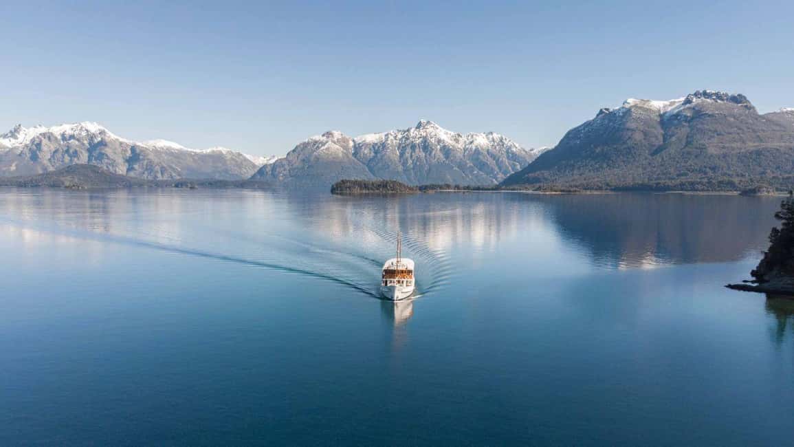 imagem n.1 de De Bariloche: Barco até Ilha Victoria e Bosque Arrayanes atividade em Região dos Lagos, Argentina, carregada pelo fornecedor