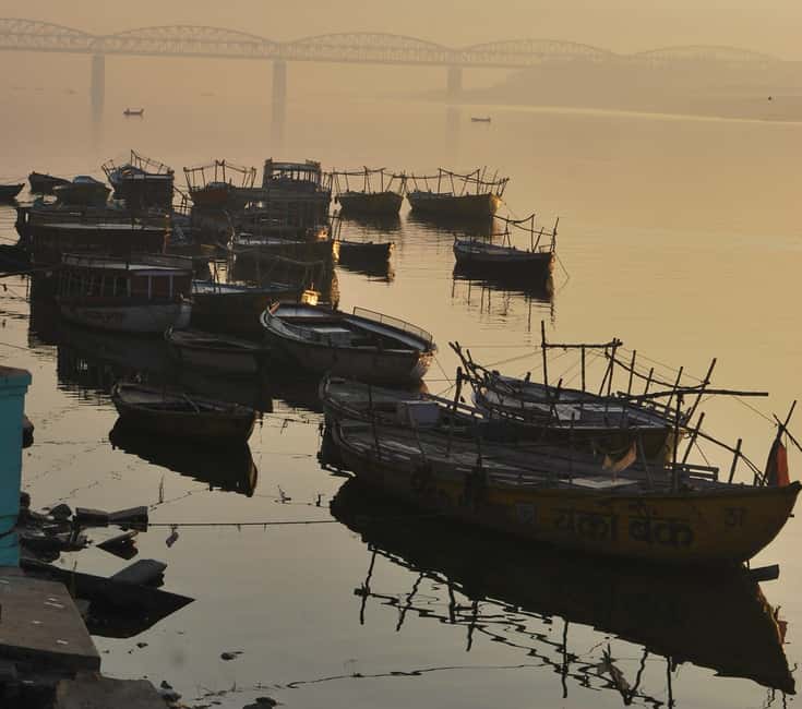 imagem n.22 de Passeio de um dia em Varanasi - Passeio de barco, caminhada, templo de ioga, luta livre atividade em Varanasi, carregada pelo fornecedor