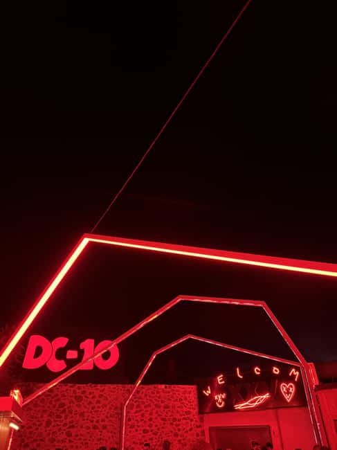Image N°9 de Ibiza : visite guidée de la vie nocturne avec apéritif avant la boîte de nuit activité à Ibiza (ville), publiée par le prestataire