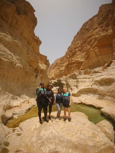 Immagine nº 47 di Muscat: escursione di un'intera giornata a Wadi Shab, grotta romantica e sinkhole attività a Regione al-Sharqiyya, caricata dal fornitore