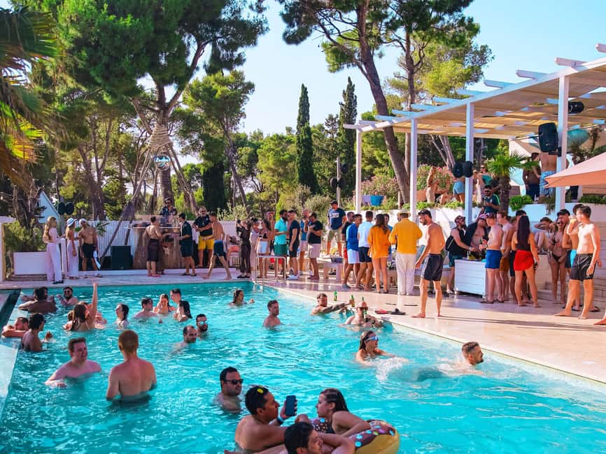 Obraz nr 2 z atrakcji Ze Splitu: Brač Island Beach Bar and Pool Party w Split, przesłany przez organizatora