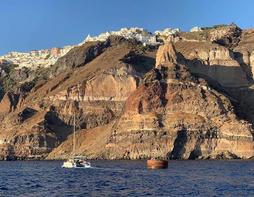 imagem n.14 de Santorini: Cruzeiro ao pôr do sol com jantar grego e transfer atividade em Cíclades, carregada pelo fornecedor