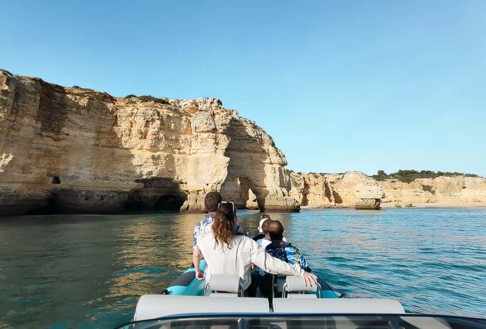 imagem n.11 de Portimão: Gruta de Benagil e Passeio de Barco na Praia da Marinha atividade em Benagil, carregada pelo fornecedor
