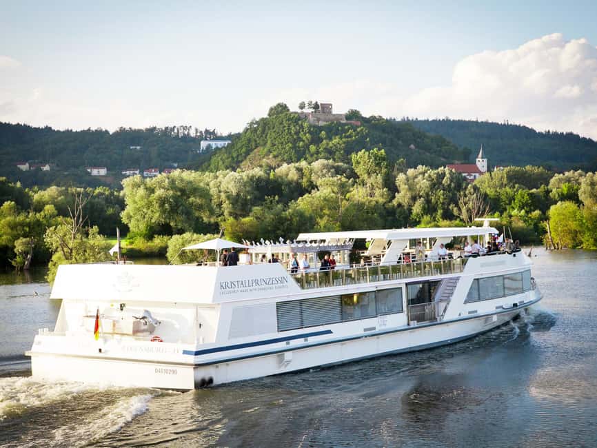 image n.5 of Regensburg: Sightseeing Boat Tour to Walhalla activity in Regensburg, uploaded by supplier