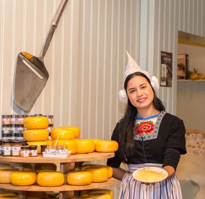 imagem n.3 de Amesterdão: Visita guiada aos moinhos de vento de Zaanse Schans e Volendam atividade em Zaandam, carregada pelo fornecedor