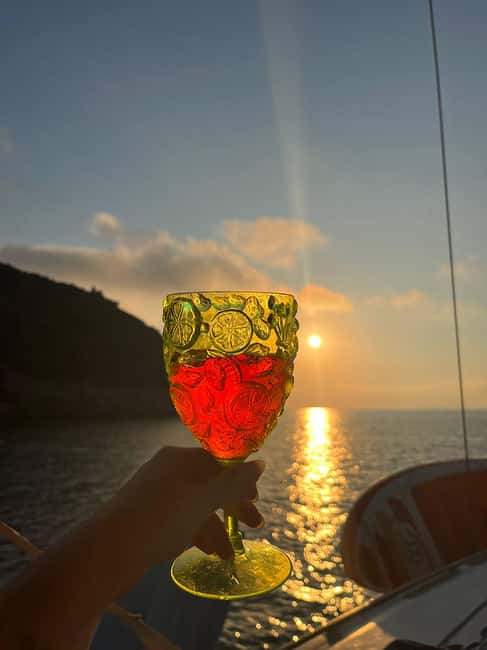 Immagine nº 4 di TRAMONTO - aperitivo su una barca a vela attività a Gallipoli, caricata dal fornitore