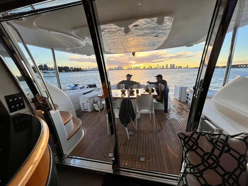 image n.8 of Miami: Private City Cruise of Miami Beach with French Guide activity in Miami, uploaded by supplier