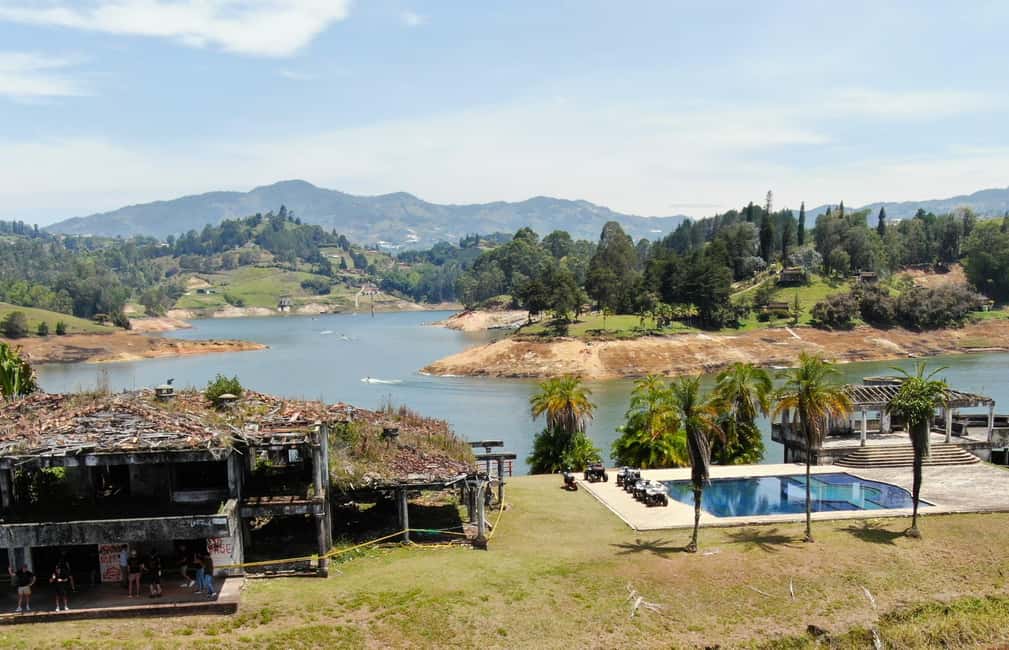 imagem n.30 de Medellín: Tour particular em Guatapé com helicóptero e passeio de barco atividade em Guatapé, carregada pelo fornecedor