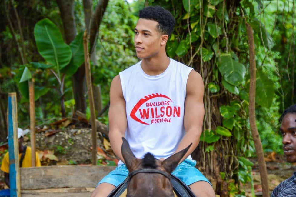 imagem n.3 de Ocho Rios: Blue Hole, White River Tubing e passeio a cavalo atividade em Jamaica, carregada pelo fornecedor