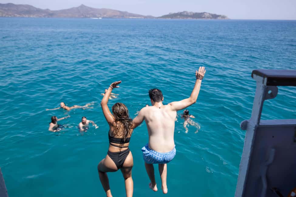 afbeelding n.35 van Athene: eilandcruise met zwemmen. DJ, lunch en drankjes inbegrepen. activiteit in Centraal-Griekenland, geüpload door aanbieder