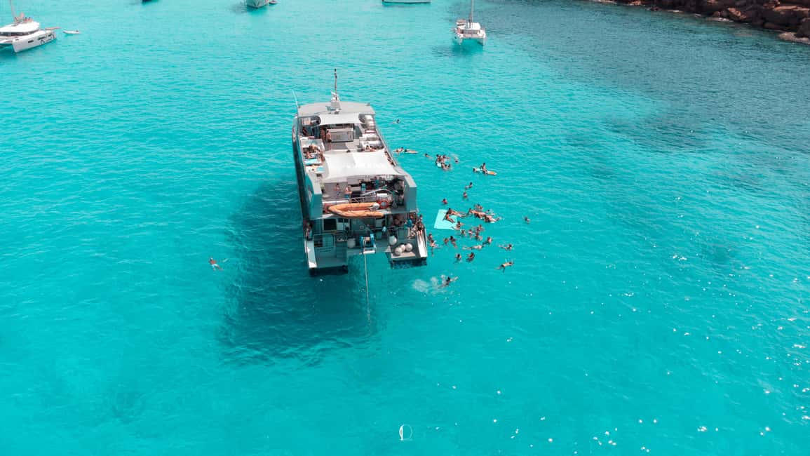 Image N°1 de Ibiza : Crystal Waters Formentera, Open Bar et déjeuner buffet activité à Îles Baléares, publiée par le prestataire