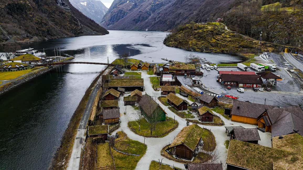 imagen n.º 6 de Bergen: Pueblo Vikingo, Crucero por el Nærøyfjorden y Ferrocarril de Flåm actividad en Flåm, subida por el proveedor