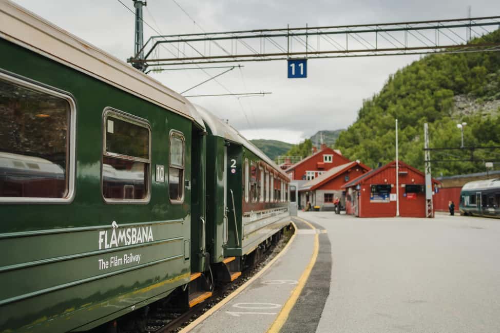 imagen n.º 1 de Bergen: Pueblo Vikingo, Crucero por el Nærøyfjorden y Ferrocarril de Flåm actividad en Flåm, subida por el proveedor