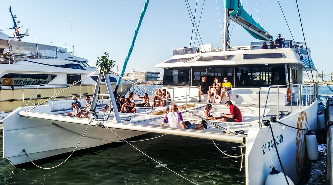 imagen n.º 2 de Málaga: Crucero en Catamarán a Vela con Baño y DJ Opcional actividad en Málaga, subida por el proveedor