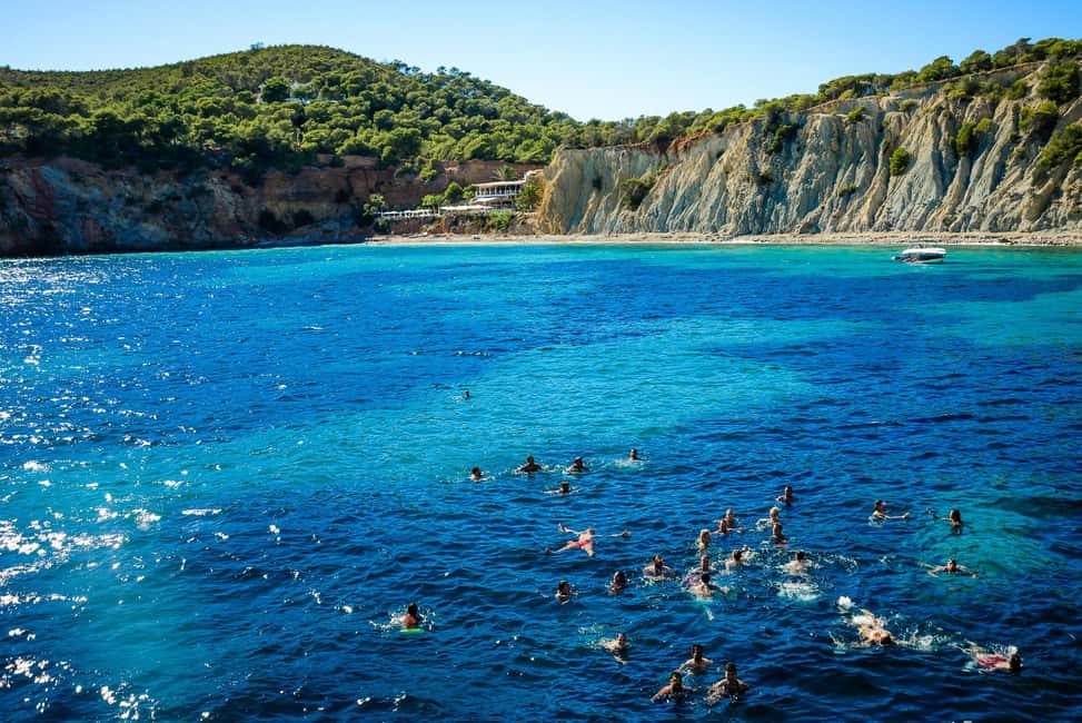 Image N°40 de Ibiza : Soirée VIP sur un catamaran avec Open Bar Premium, Paella et Ticket Club activité à Ibiza (ville), publiée par le prestataire