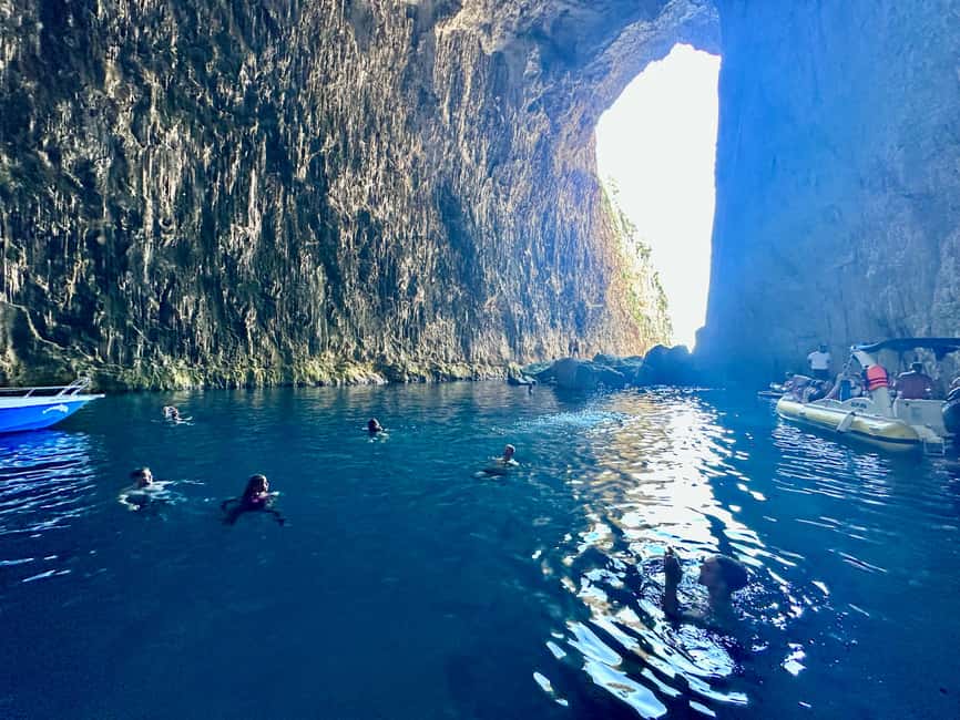 Bild Nr. 20 von Vlorë: Sazan Insel, Haxhi Ali Höhle und Karaburun Bootstour Aktivität in Kreis Vlora, hochgeladen vom Anbieter