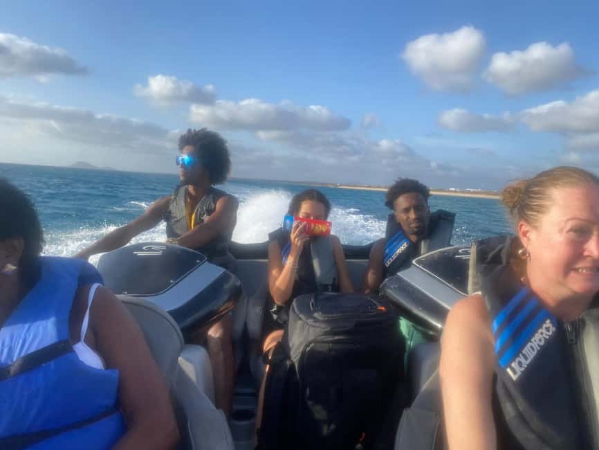imagem n.3 de Cabo Verde: Visita a Baía de Santa Maria para observação de golfinhos atividade em Santa Maria, Cabo Verde, carregada pelo fornecedor