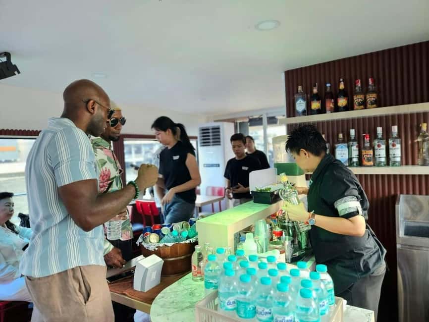 image n.32 of Bangkok: Chao Phraya Booze Cruise With Unlimited Drinks activity in Bangkok, uploaded by supplier