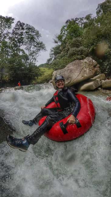imagem n.6 de Medellín: TUBING NO RIO GUATAPÉ atividade em Guatapé, carregada pelo fornecedor