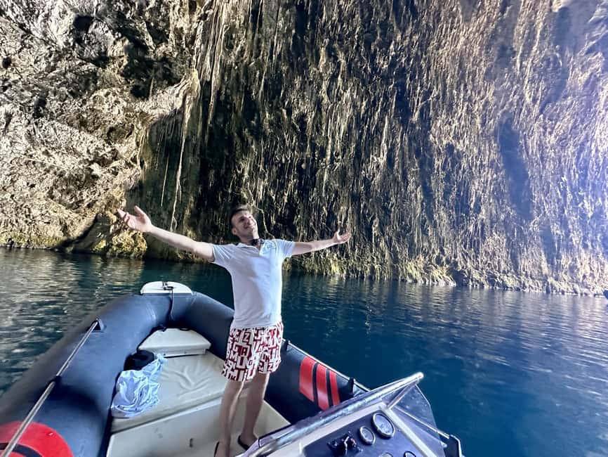 Bild Nr. 24 von Vlorë: Sazan Insel, Haxhi Ali Höhle und Karaburun Bootstour Aktivität in Kreis Vlora, hochgeladen vom Anbieter