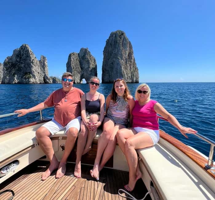 Immagine nº 6 di Capri: tour esclusivo in barca delle gemme nascoste con bagno attività a Anacapri, caricata dal fornitore