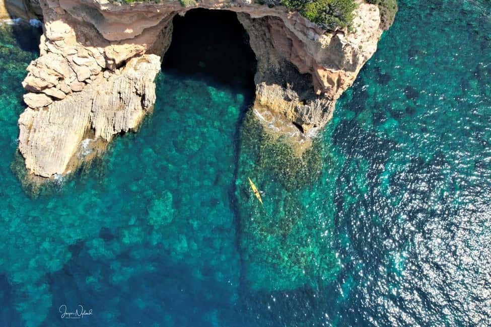 imagem n.8 de Es Figueral: Tour guiado de caiaque e mergulho com snorkel atividade em Ilhas Baleares, carregada pelo fornecedor