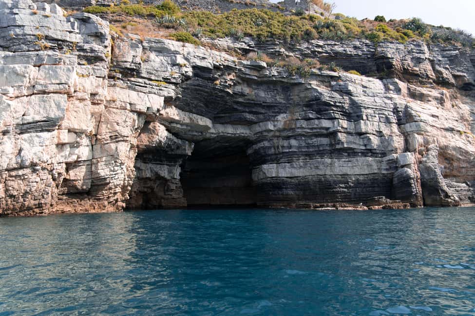 Immagine nº 9 di La Spezia: tour in barca delle Cinque Terre con cibo e bevande attività a Levanto, caricata dal fornitore